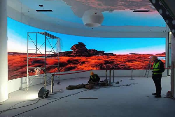 LED顯示屏是怎么做成弧形的？弧形LED屏顯示方案