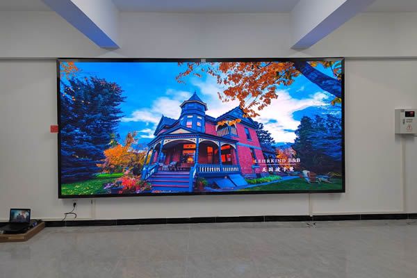 液晶拼接屏和LED顯示屏那個(gè)直播效果好？