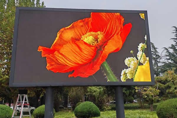 戶(hù)外全彩led顯示屏價(jià)格多少錢(qián)一平方