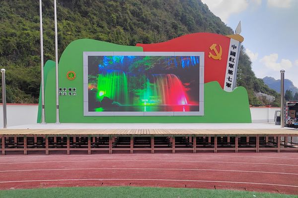 學(xué)校晚會(huì)舞臺(tái)用多大的LED顯示屏合適？