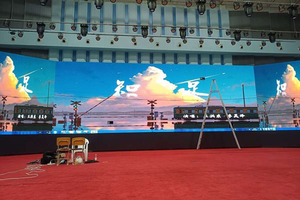 大型會(huì)場(chǎng)的大屏幕需要多大尺寸 ？