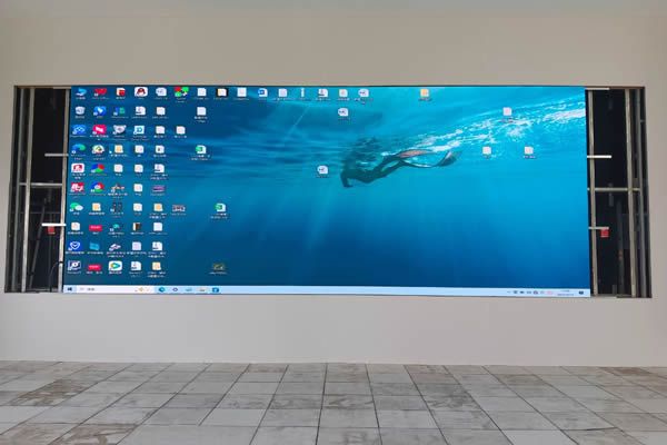 COB顯示屏與傳統(tǒng)的LED顯示屏有什么區(qū)別？