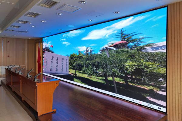 6米寬10米長的會議室，做多大尺寸的LE顯示屏合適？