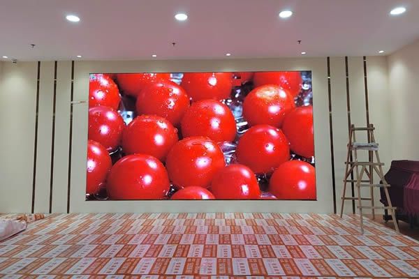 P1.53 LED 最佳觀看距離的深度解析：從理論計算到場景應(yīng)用